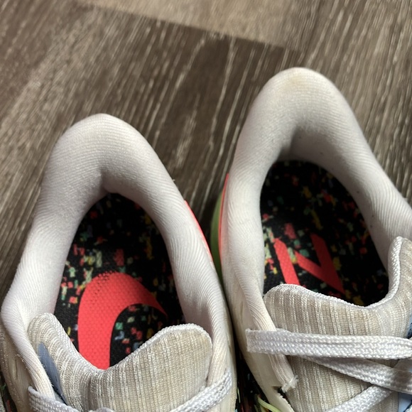 Nike - Picture 12 of 17